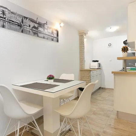 Apartment By The Sea - 15517